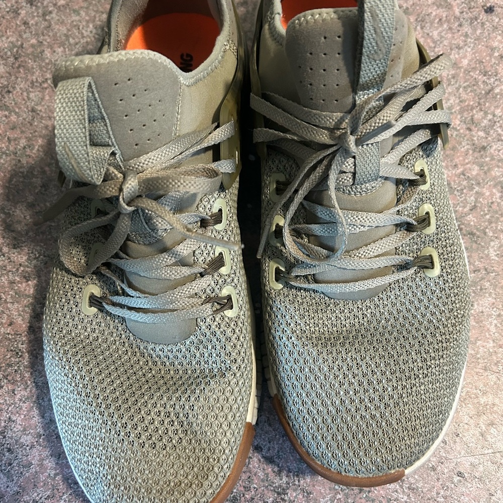 Nike Men's Light Gray Mesh Sneakers with Tan Outsole